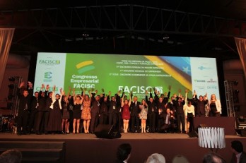 Dirigentes e empresários da ACIAX participam de Congresso Empresarial da Facisc